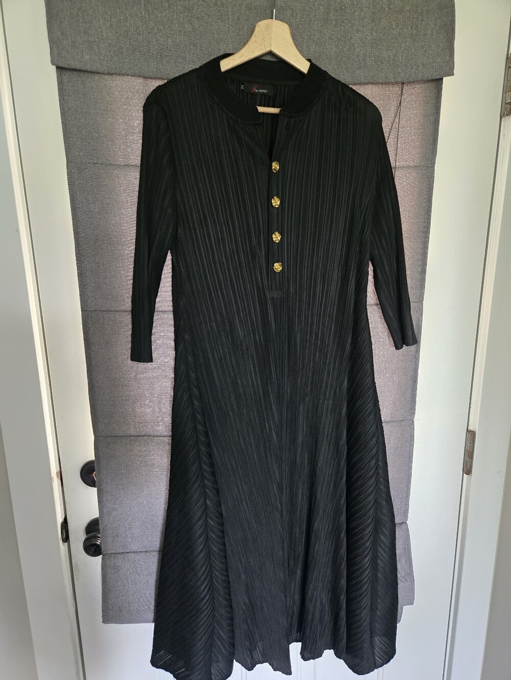 N BY NANCY Black Pleated midi dress  Size Medium New Without Tags
